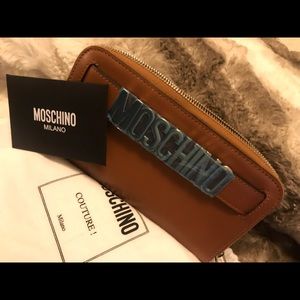 💯Authentic Brand New Moschino Large Zippy Wallet.